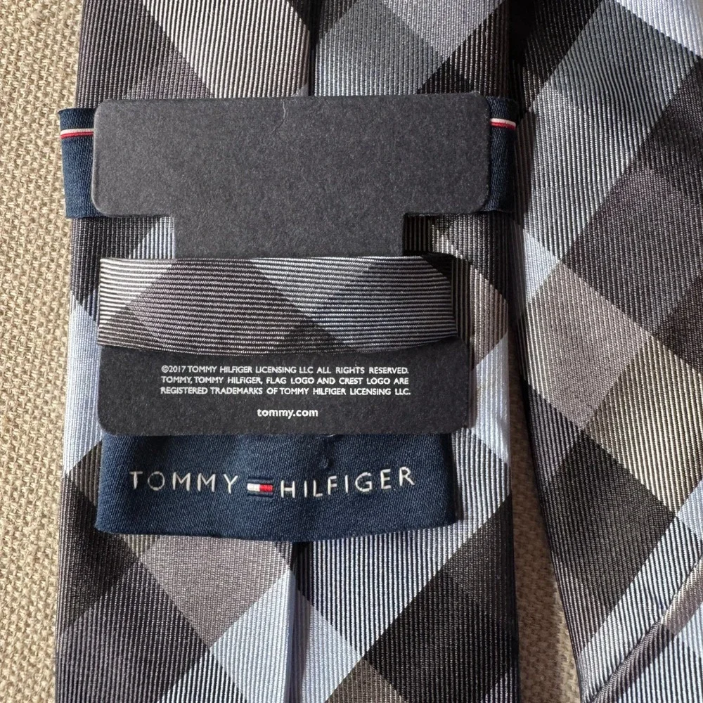 Tommy Hilfiger‎ Mens Blue Grey Plaid Check 100% Silk Necktie Standard Tie